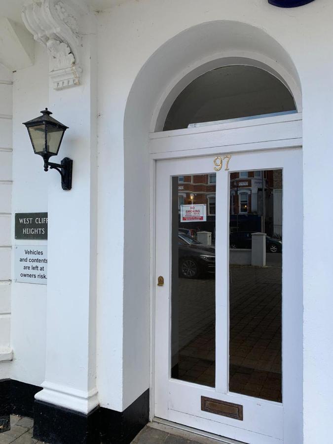 Bournemouth Beachfront Retreat 3 Bedroom 3 Bathroom Seaside B&B With Free Parking 외부 사진