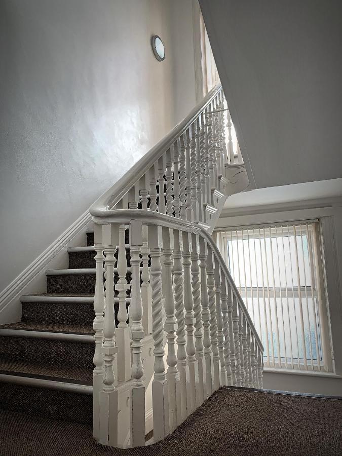 Bournemouth Beachfront Retreat 3 Bedroom 3 Bathroom Seaside B&B With Free Parking 외부 사진