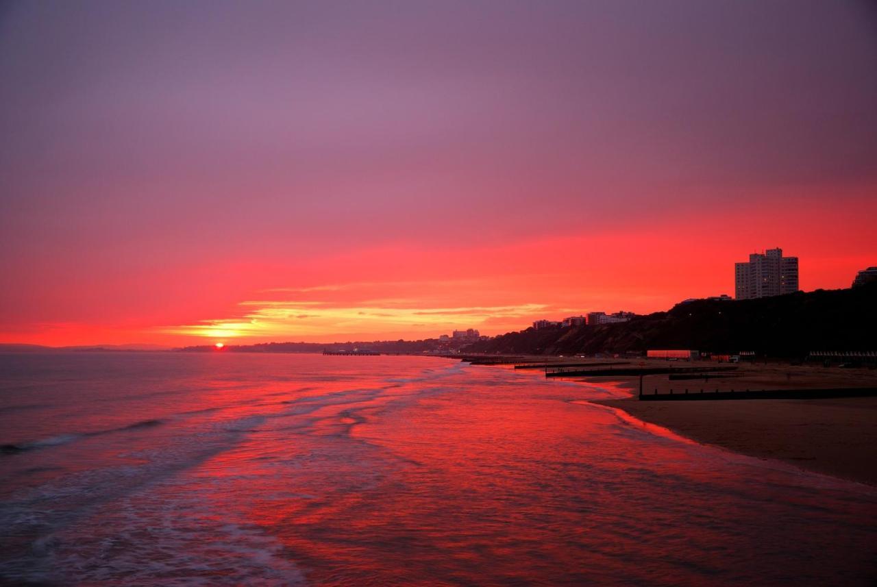 Bournemouth Beachfront Retreat 3 Bedroom 3 Bathroom Seaside B&B With Free Parking 외부 사진