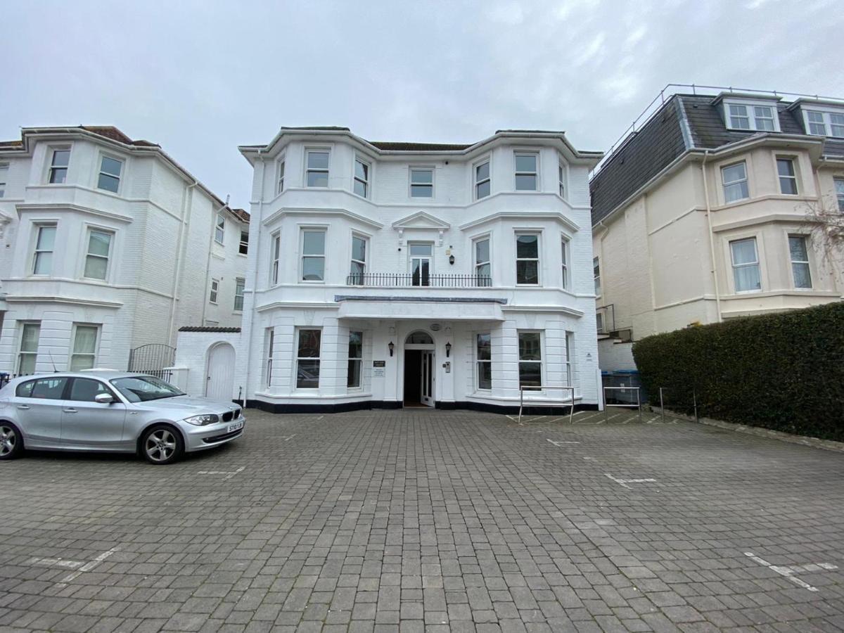 Bournemouth Beachfront Retreat 3 Bedroom 3 Bathroom Seaside B&B With Free Parking 외부 사진