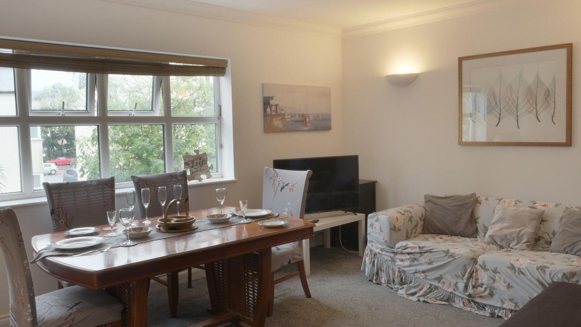 Bournemouth Beachfront Retreat 3 Bedroom 3 Bathroom Seaside B&B With Free Parking 외부 사진
