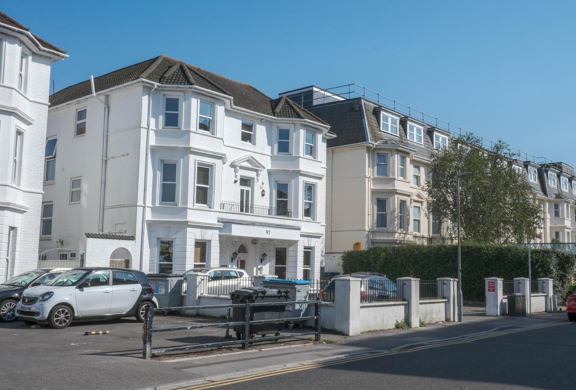 Bournemouth Beachfront Retreat 3 Bedroom 3 Bathroom Seaside B&B With Free Parking 외부 사진