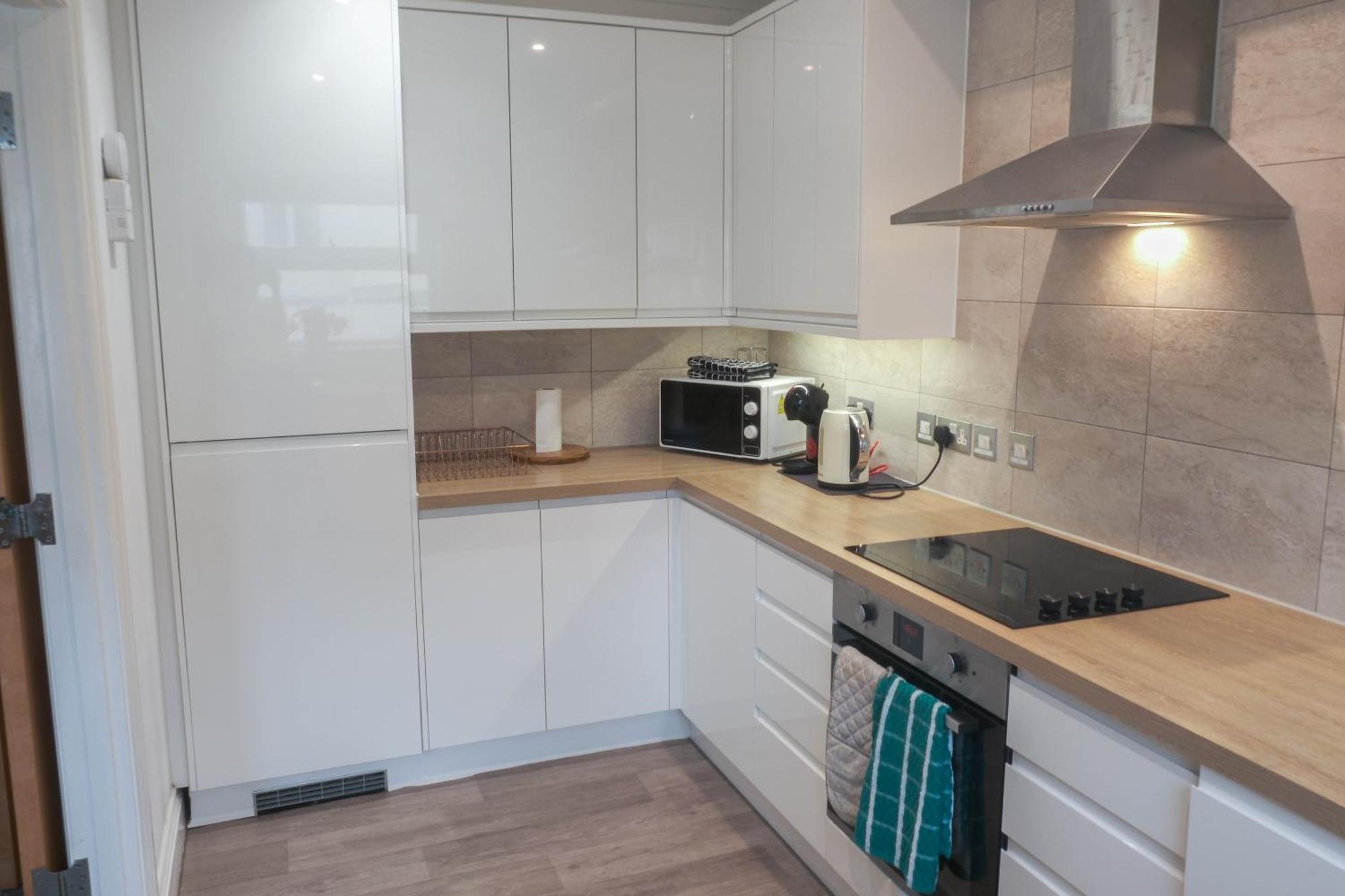 Bournemouth Beachfront Retreat 3 Bedroom 3 Bathroom Seaside B&B With Free Parking 외부 사진