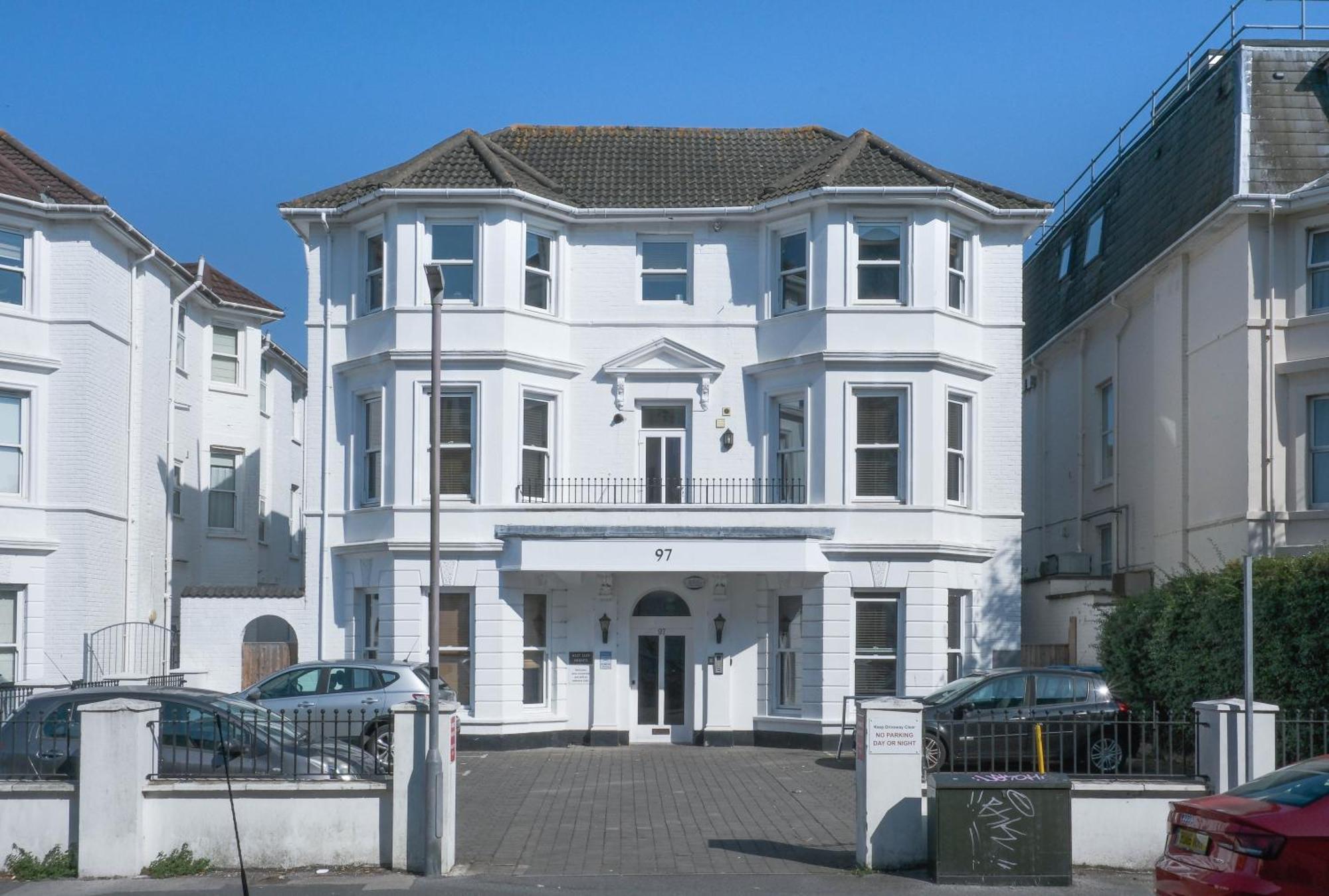 Bournemouth Beachfront Retreat 3 Bedroom 3 Bathroom Seaside B&B With Free Parking 외부 사진