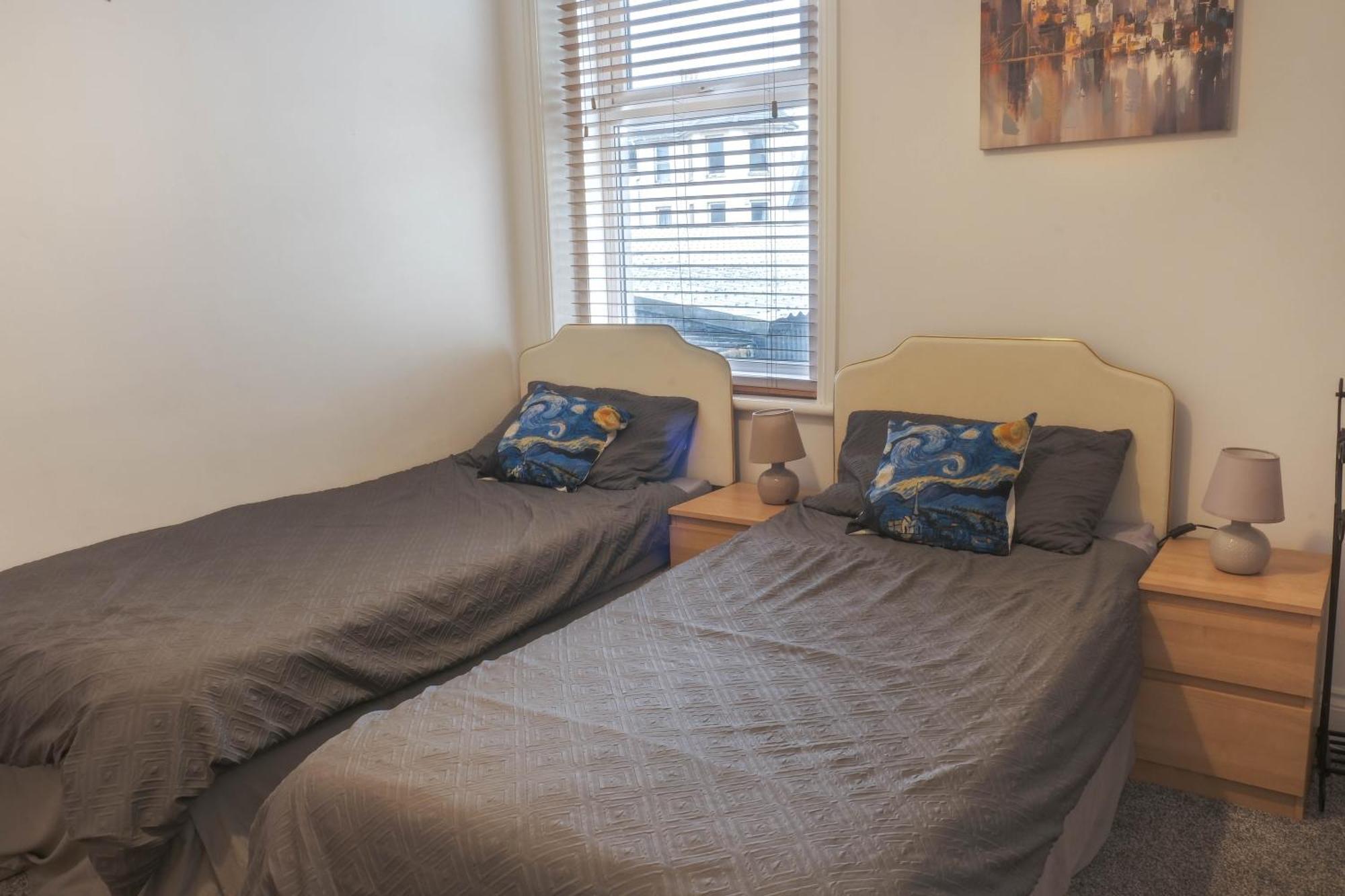 Bournemouth Beachfront Retreat 3 Bedroom 3 Bathroom Seaside B&B With Free Parking 외부 사진
