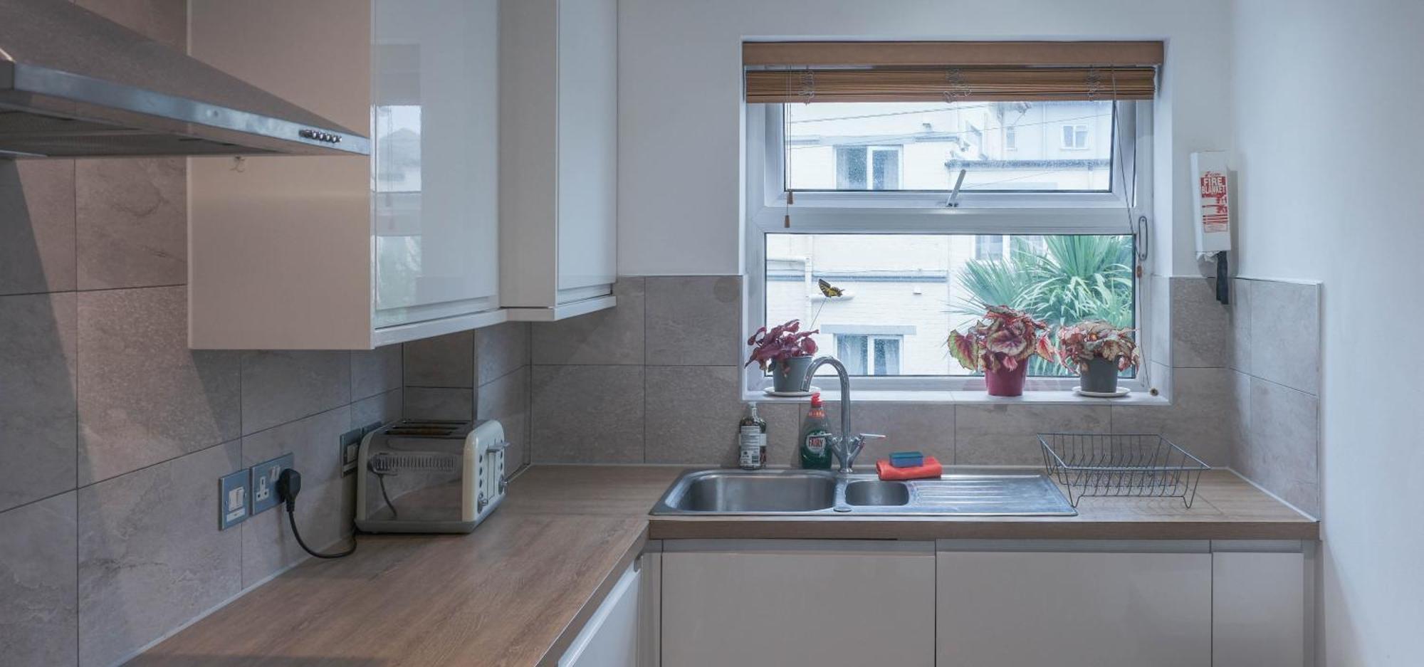 Bournemouth Beachfront Retreat 3 Bedroom 3 Bathroom Seaside B&B With Free Parking 외부 사진