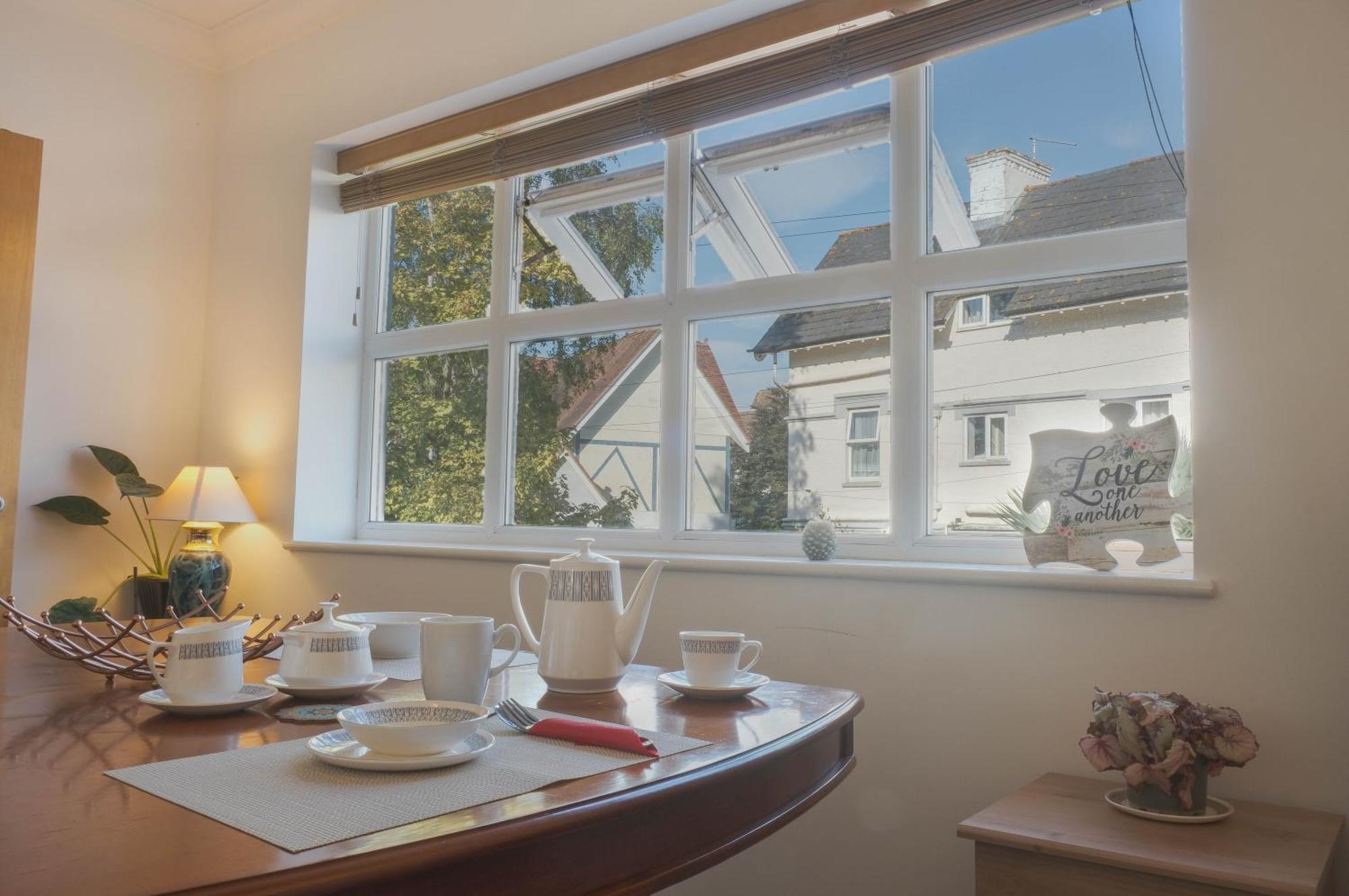 Bournemouth Beachfront Retreat 3 Bedroom 3 Bathroom Seaside B&B With Free Parking 외부 사진
